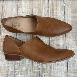 Naturalizer Carlyn Faux Leather Tan Slip On Shooties Size 11 Pointed